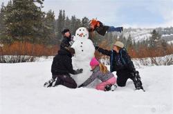 打雪仗的英文翻译是什么