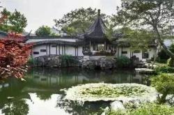 层峦耸翠上出重霄什么意思