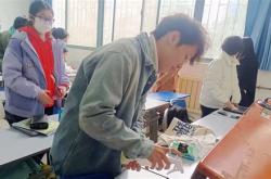 回报某人翻译成英语