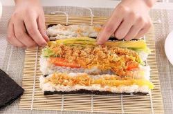 寿司卷帘手法视频
