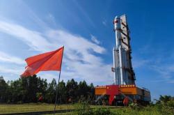 太空传递五星红旗，祖国大江南北共庆辉煌