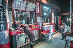 餐厅不吃饭不让路过，城市空间与商业逻辑下的现象解读