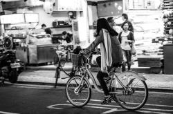 女子一月敲诈六餐厅，背后的故事与警示