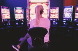 打赏女主播欠债300万背后的故事与反思