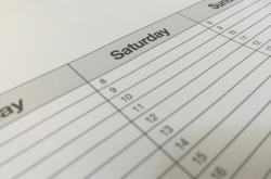 女子捡金链拒不承认，诚信与道德的考验