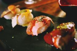 日本陷入寿司危机，传统美食的挑战与变革