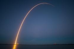 SpaceX宇航员出舱，开启太空新纪元