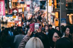 人人人景点人人人，旅游热潮下的拥挤与反思