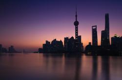 上海地铁内冒浓烟，紧急疏散与调查背后的故事