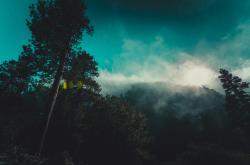 独坐敬亭山，深邃的灵魂独白与自然的深情对话