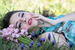 90后女子，用爱与尊重，为逝者送上最后一程