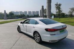 新能源白色帕萨特价格分析