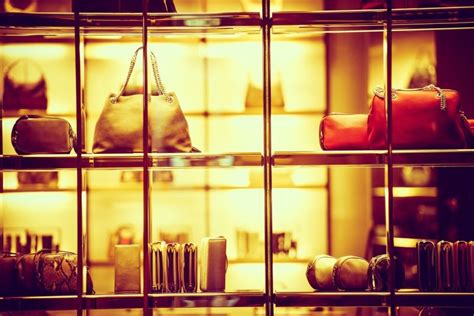 保定有奢饰品店吗