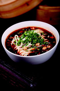 独家揭秘四川麻辣鲜香辣椒油的全方位制作指南，让你的餐桌焕然一新！