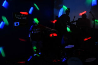 光明与黑暗，探索人类心灵深处的永恒斗争