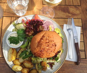 绘制美食推荐卡的艺术，如何创作出既美观又实用的设计